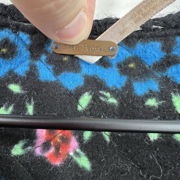 Free People Black Quilted Crochet Wool Blend Open Knit Boho Sweater Size Small - Picture 4 of 7